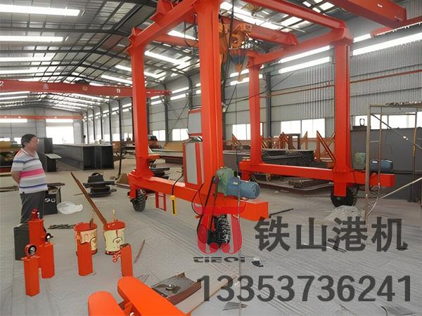 重慶輪胎式集裝箱龍門吊廠家集裝箱龍門吊縮短集裝箱周轉(zhuǎn)時間